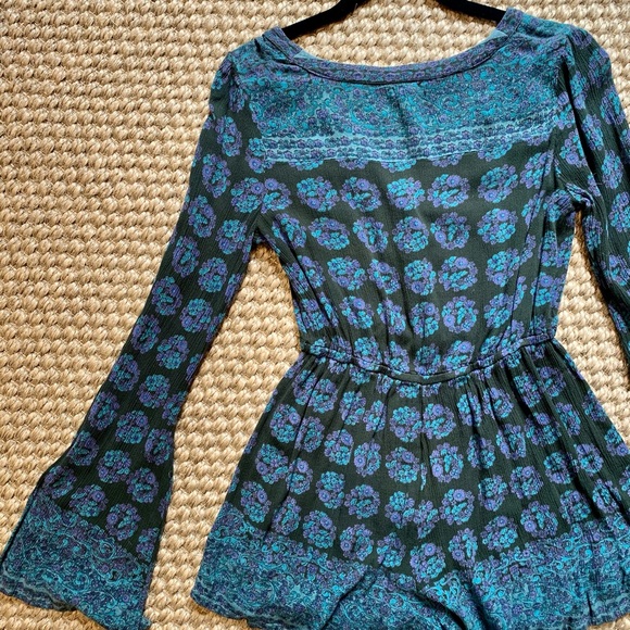 Ecote Helena Printed Long-Sleeve Romper - Picture 7 of 8